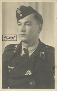 PPS012 Photo of Heer Panzer EM wearing black wrap and …