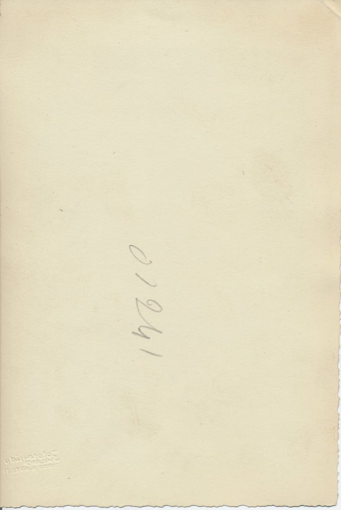 Photo of young Heer Gefreiter wearing assault gun wrap with lightly piped skull tabs — image 3