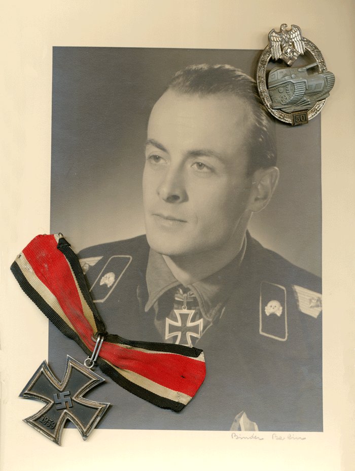 Soldbuch and document grouping for Heer Artillerie NCO Deutsches Kreuz in Gold recipient — image 2