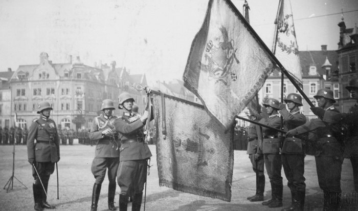 AN002 Interesting photo album depicting civilian, RAD and Heer themes — image 4