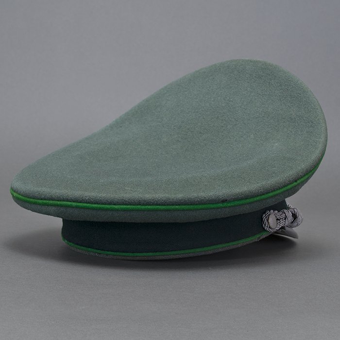 JDE135 Fine quality Heer Gebirgsjäger Infanterie officer visored cap manufactured by the Clemens Wagner firm — image 11