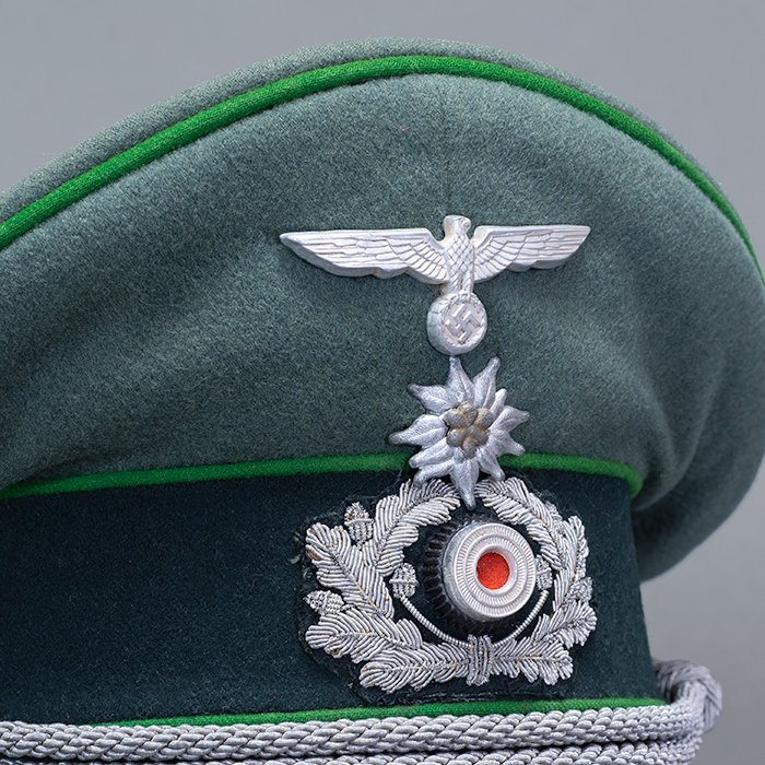 JDE135 Fine quality Heer Gebirgsjäger Infanterie officer visored cap manufactured by the Clemens Wagner firm — image 3