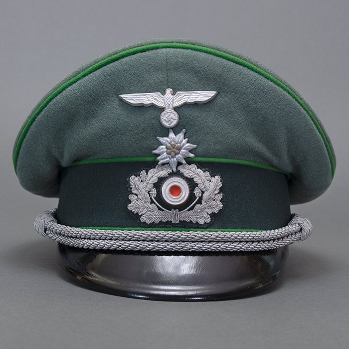 JDE135 Fine quality Heer Gebirgsjäger Infanterie officer visored cap manufactured by the Clemens Wagner firm — image 4