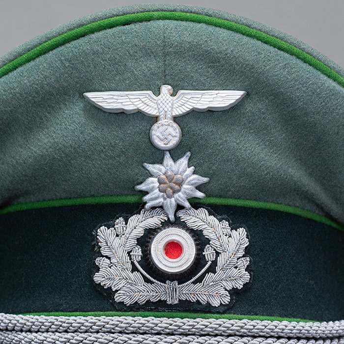 JDE135 Fine quality Heer Gebirgsjäger Infanterie officer visored cap manufactured by the Clemens Wagner firm — image 5