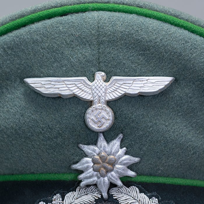 JDE135 Fine quality Heer Gebirgsjäger Infanterie officer visored cap manufactured by the Clemens Wagner firm — image 6