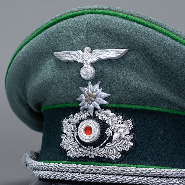 JDE135 Fine quality Heer Gebirgsjäger Infanterie officer visored cap manufactured by the Clemens Wagner firm — image 9