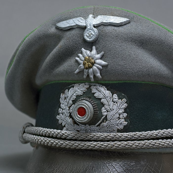 MKS5 Named Heer Gebirgsjäger officers visored cap as made by the Wilhelm Wellhausen firm — image 10