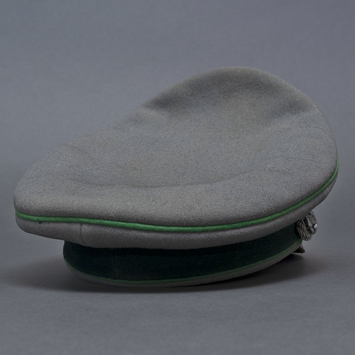 MKS5 Named Heer Gebirgsjäger officers visored cap as made by the Wilhelm Wellhausen firm — image 12