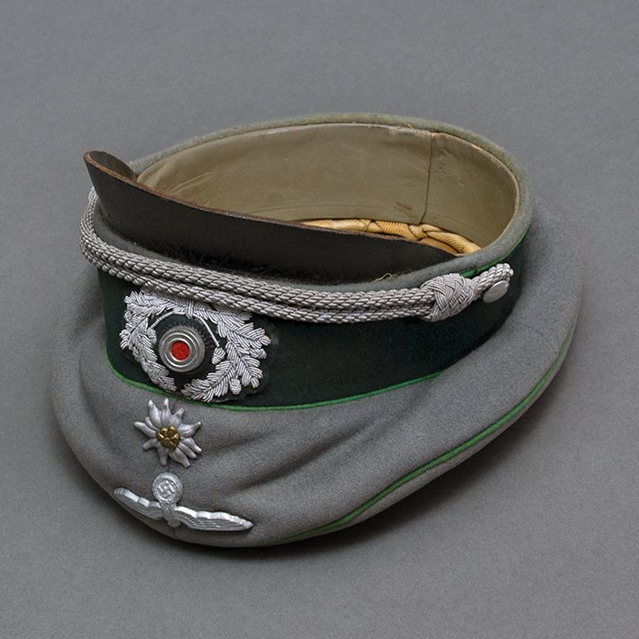MKS5 Named Heer Gebirgsjäger officers visored cap as made by the Wilhelm Wellhausen firm — image 13