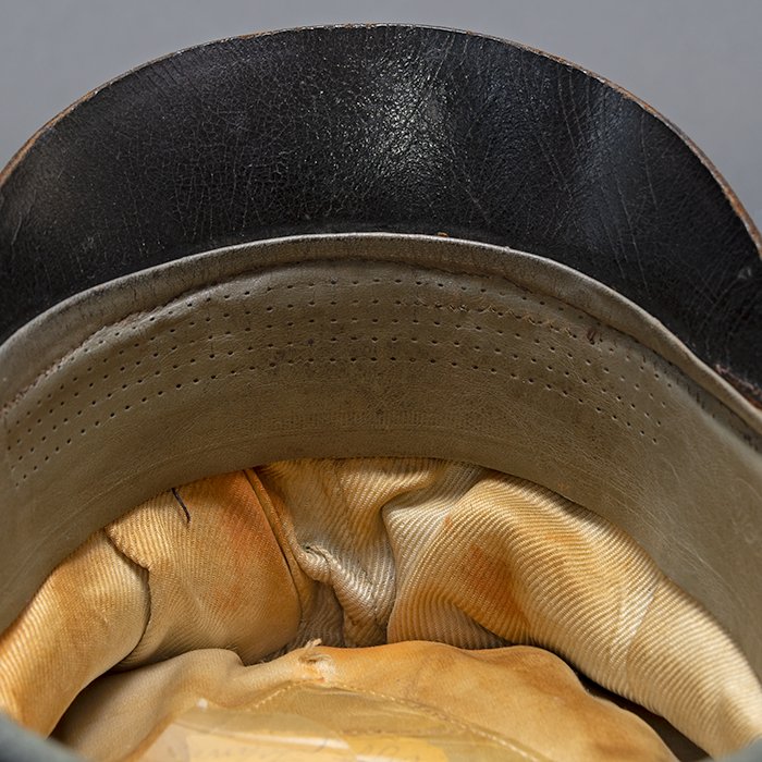 MKS5 Named Heer Gebirgsjäger officers visored cap as made by the Wilhelm Wellhausen firm — image 20