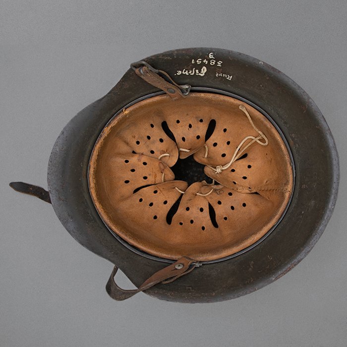 RH69 Heer M42 single decal tricolor spray camouflaged helmet — image 19