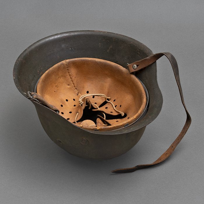 RH69 Heer M42 single decal tricolor spray camouflaged helmet — image 23