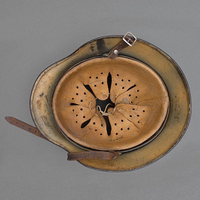 RH68 Luftwaffe M40 single decal tan camouflaged helmet — image 17