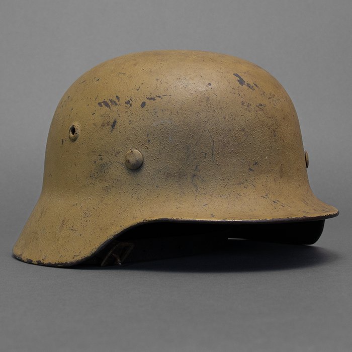 RH67 Top shelf Heer M40 single decal tan camouflaged helmet — image 11