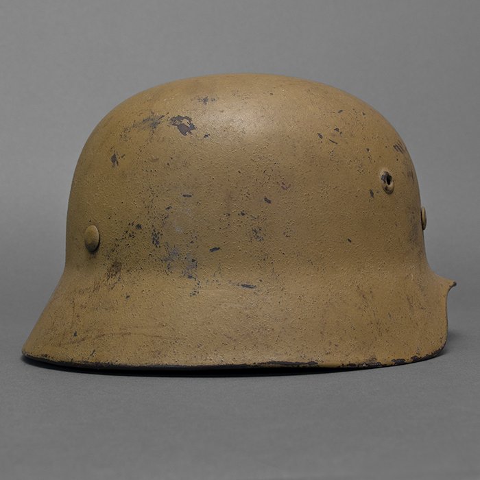 RH67 Top shelf Heer M40 single decal tan camouflaged helmet — image 14