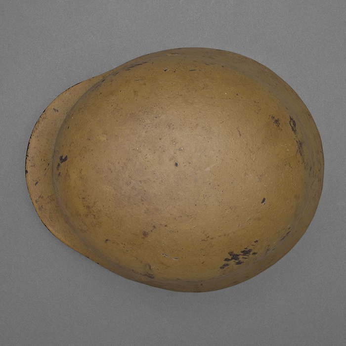 RH67 Top shelf Heer M40 single decal tan camouflaged helmet — image 17