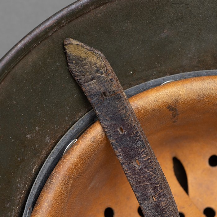 RH67 Top shelf Heer M40 single decal tan camouflaged helmet — image 21