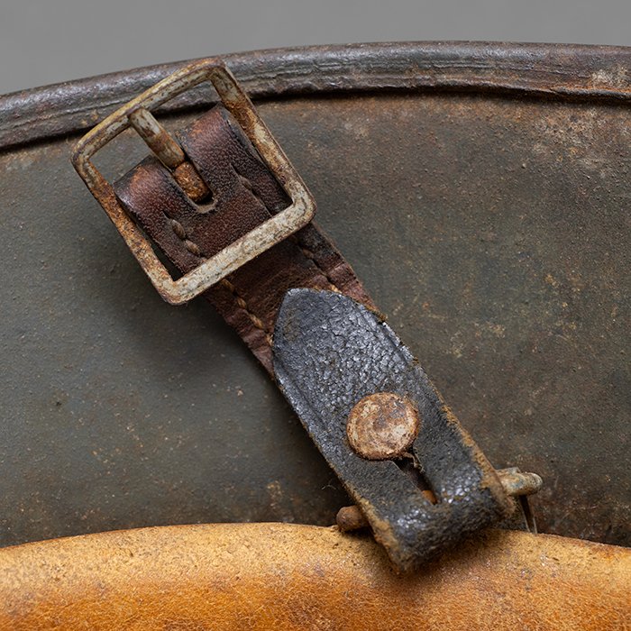 RH67 Top shelf Heer M40 single decal tan camouflaged helmet — image 26