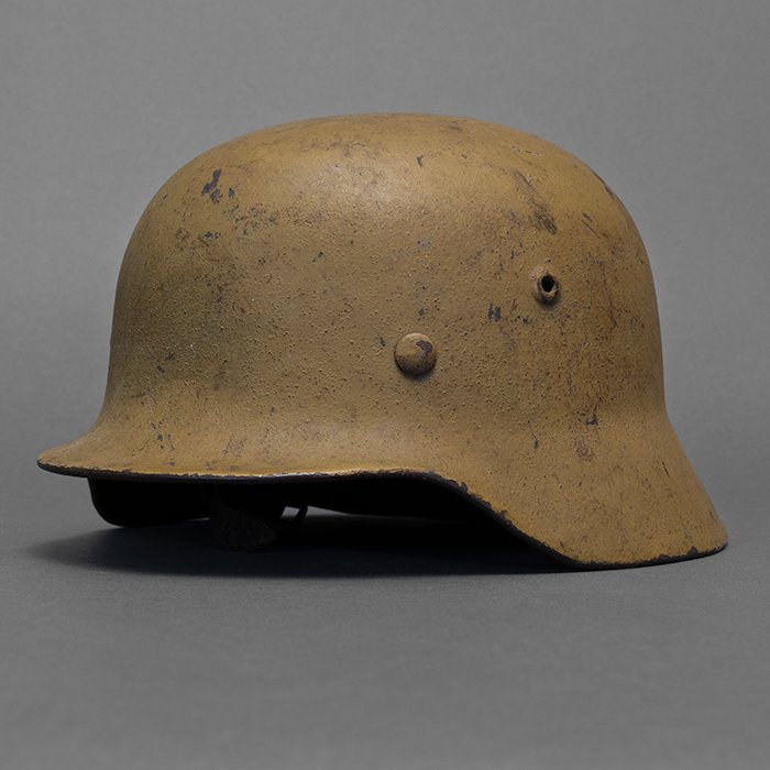 RH67 Top shelf Heer M40 single decal tan camouflaged helmet — image 5