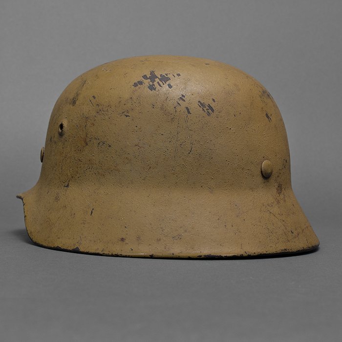 RH67 Top shelf Heer M40 single decal tan camouflaged helmet — image 8