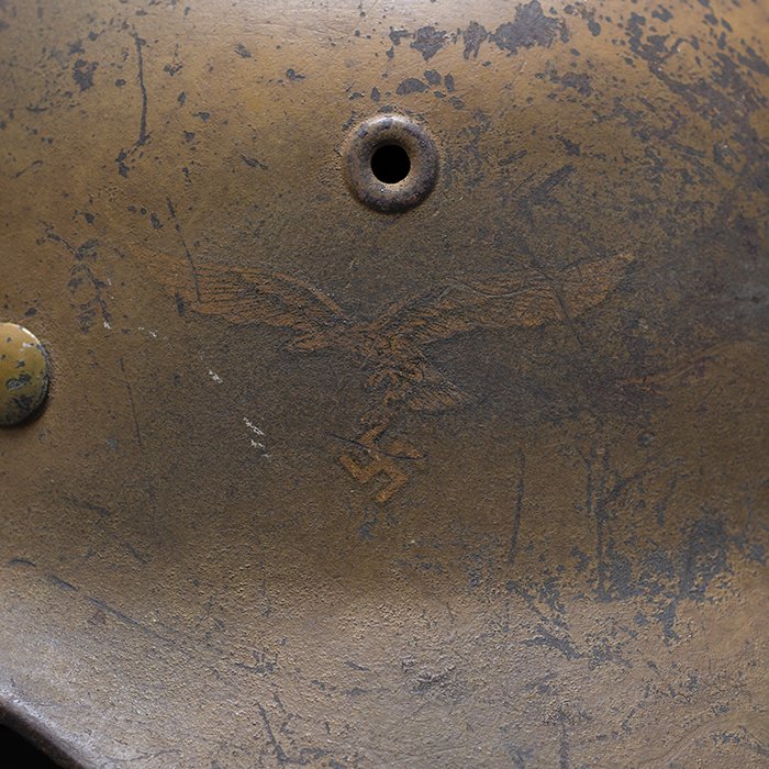 RH66 Striking Luftwaffe M40 single decal 'tiger striped' camouflaged helmet — image 3