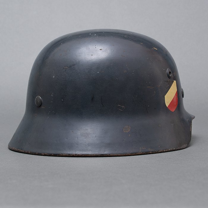 RH63 Excellent Luftwaffe M35 double decal helmet with first pattern eagle — image 14