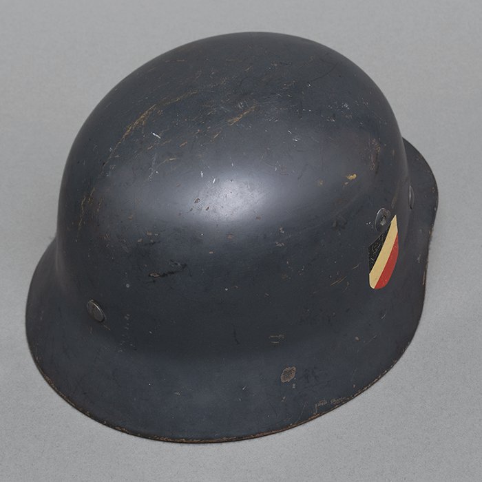 RH63 Excellent Luftwaffe M35 double decal helmet with first pattern eagle — image 16