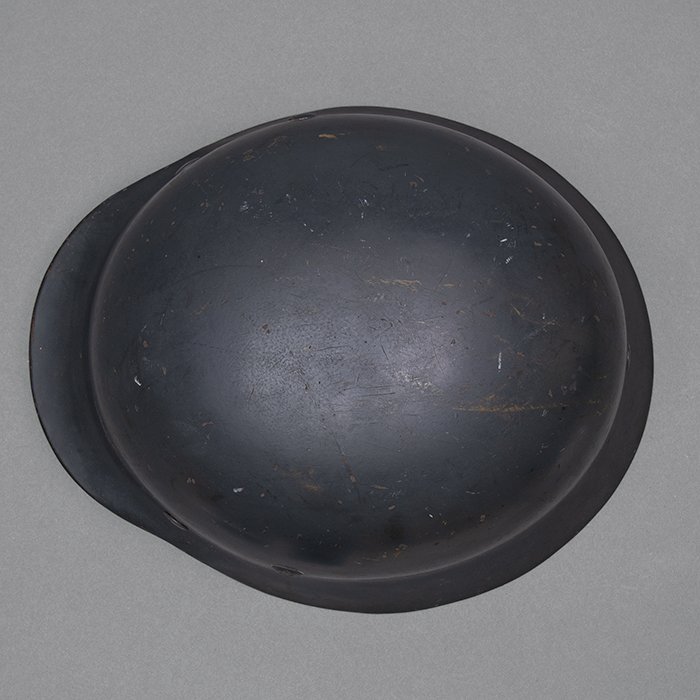 RH63 Excellent Luftwaffe M35 double decal helmet with first pattern eagle — image 17