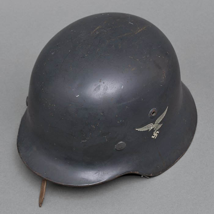 RH63 Excellent Luftwaffe M35 double decal helmet with first pattern eagle — image 7
