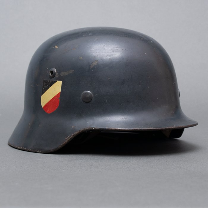 RH63 Excellent Luftwaffe M35 double decal helmet with first pattern eagle — image 9