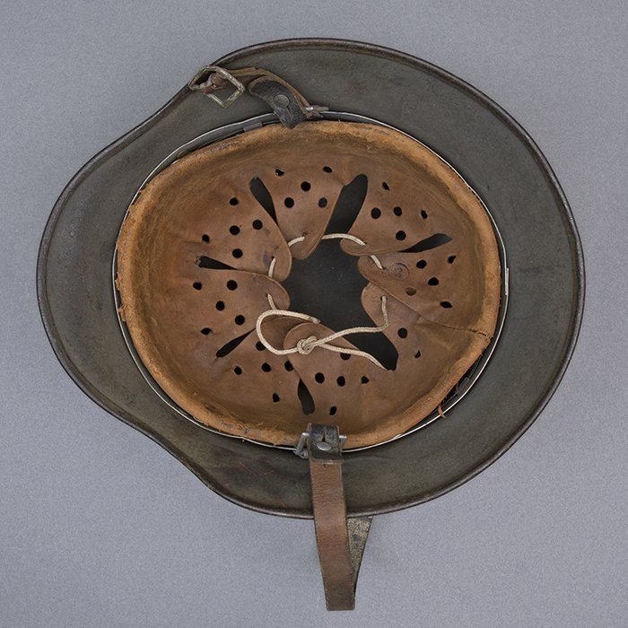 RH51 Heer M35 single decal reissue rough textured tricolor camouflage sprayed helmet — image 20