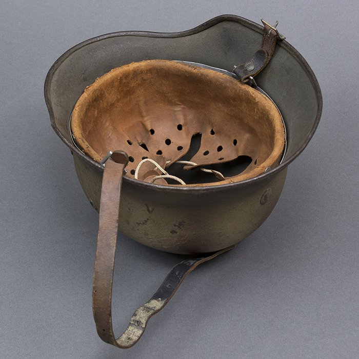 RH51 Heer M35 single decal reissue rough textured tricolor camouflage sprayed helmet — image 22