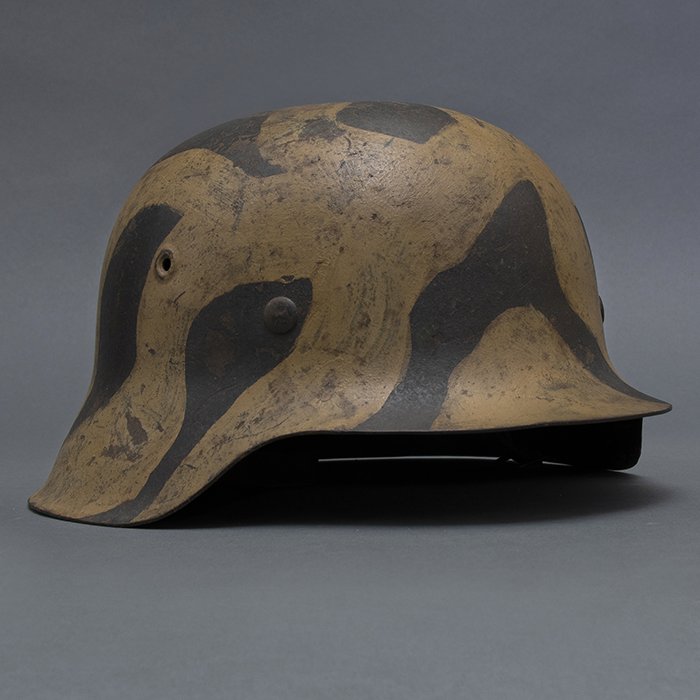 RH50 Heer M42 single decal 'tiger stripe' camouflaged helmet — image 16