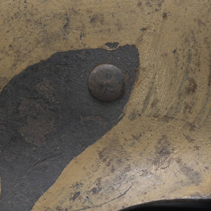 RH50 Heer M42 single decal 'tiger stripe' camouflaged helmet — image 17