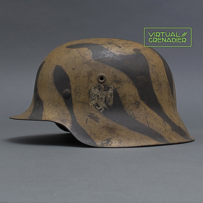 RH50 Heer M42 single decal 'tiger stripe' camouflaged helmet — image 2