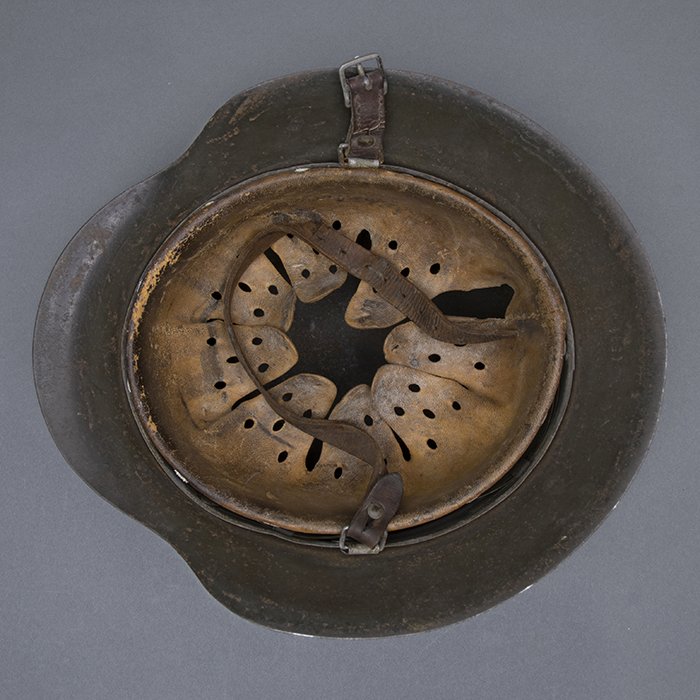 RH50 Heer M42 single decal 'tiger stripe' camouflaged helmet — image 20