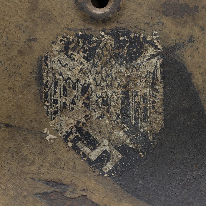 RH50 Heer M42 single decal 'tiger stripe' camouflaged helmet — image 4