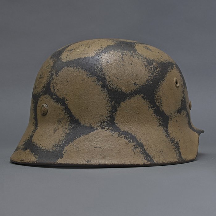 RH48 Luftwaffe M40 single decal 'turtle' camouflaged helmet — image 13
