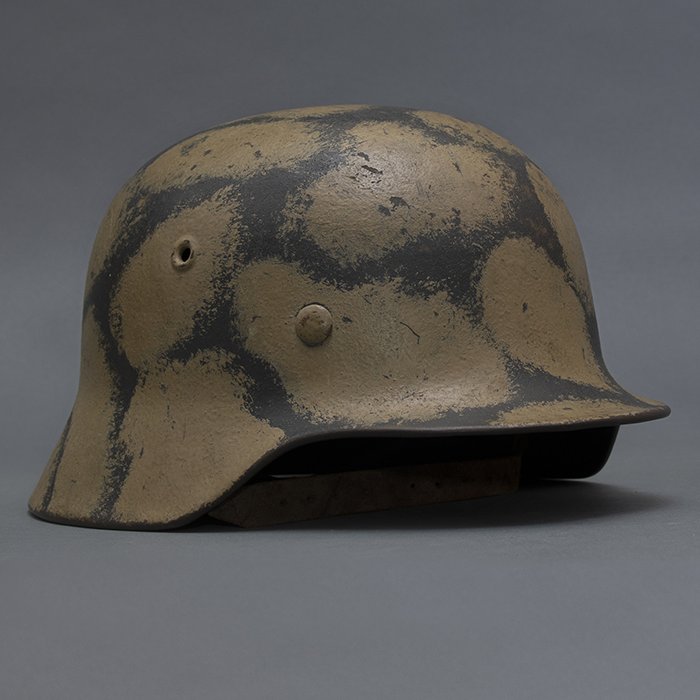 RH48 Luftwaffe M40 single decal 'turtle' camouflaged helmet — image 15