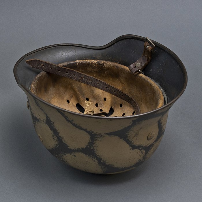 RH48 Luftwaffe M40 single decal 'turtle' camouflaged helmet — image 25