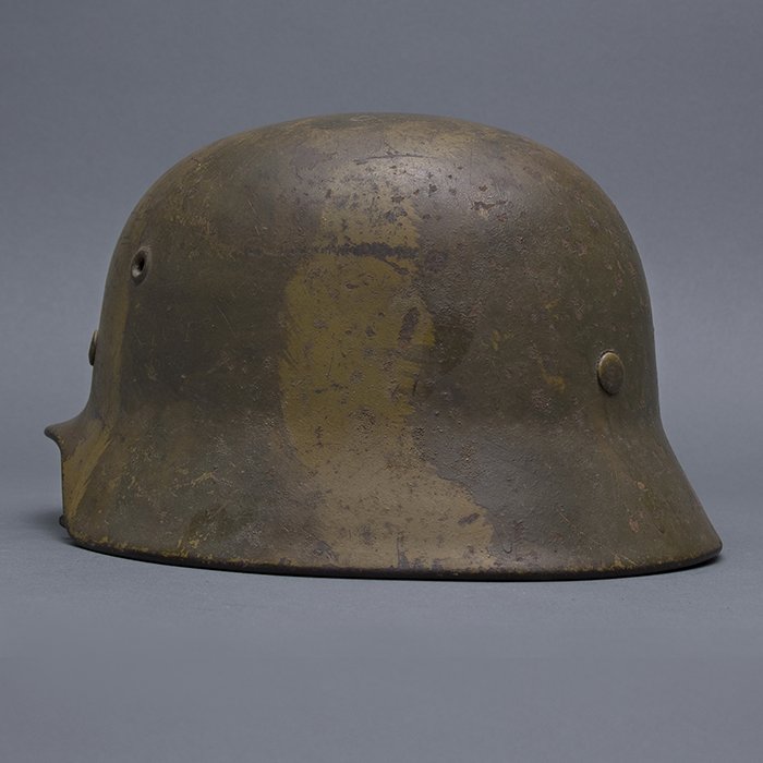 RH42 Heer M40 single decal western Südfront camouflaged helmet — image 10