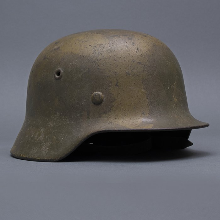 RH42 Heer M40 single decal western Südfront camouflaged helmet — image 17