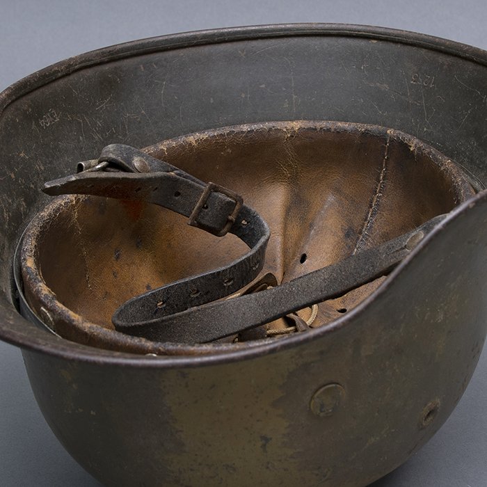 RH42 Heer M40 single decal western Südfront camouflaged helmet — image 22