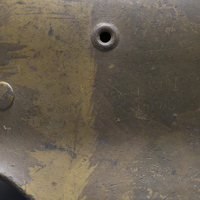 RH42 Heer M40 single decal western Südfront camouflaged helmet — image 3