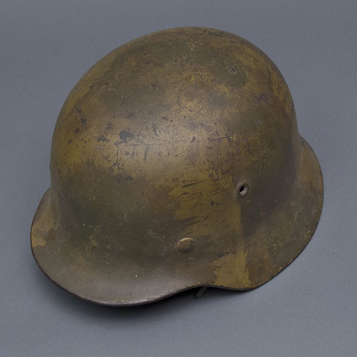 RH42 Heer M40 single decal western Südfront camouflaged helmet — image 9