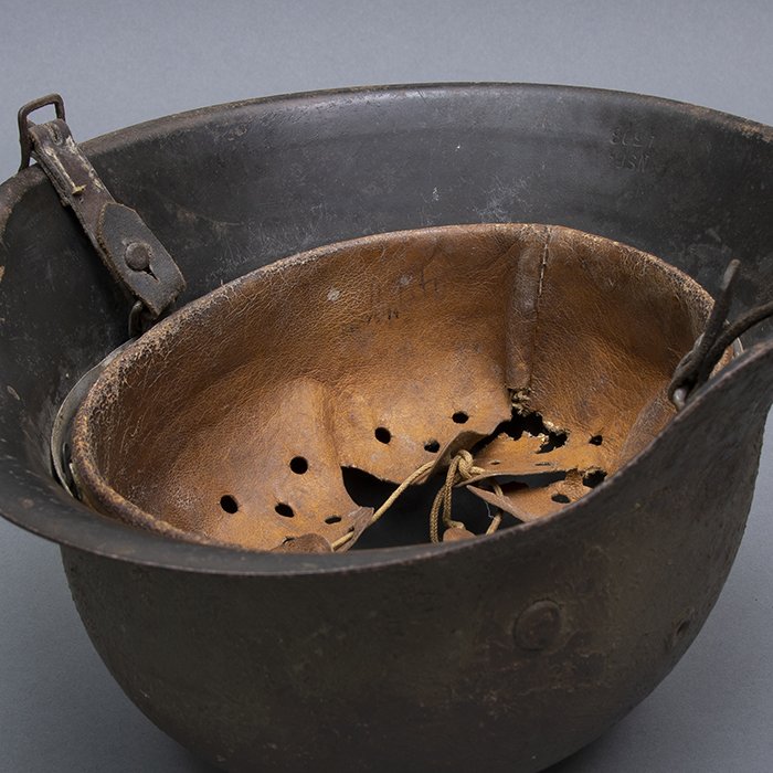 RH43 Heer M42 rough texture dual color camouflaged helmet — image 19