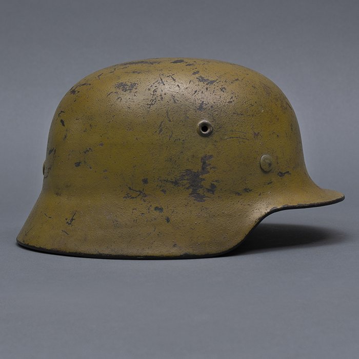 CHQ1 Luftwaffe M40 single decal tan camouflaged helmet — image 11