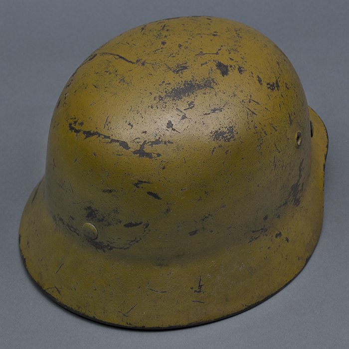 CHQ1 Luftwaffe M40 single decal tan camouflaged helmet — image 19