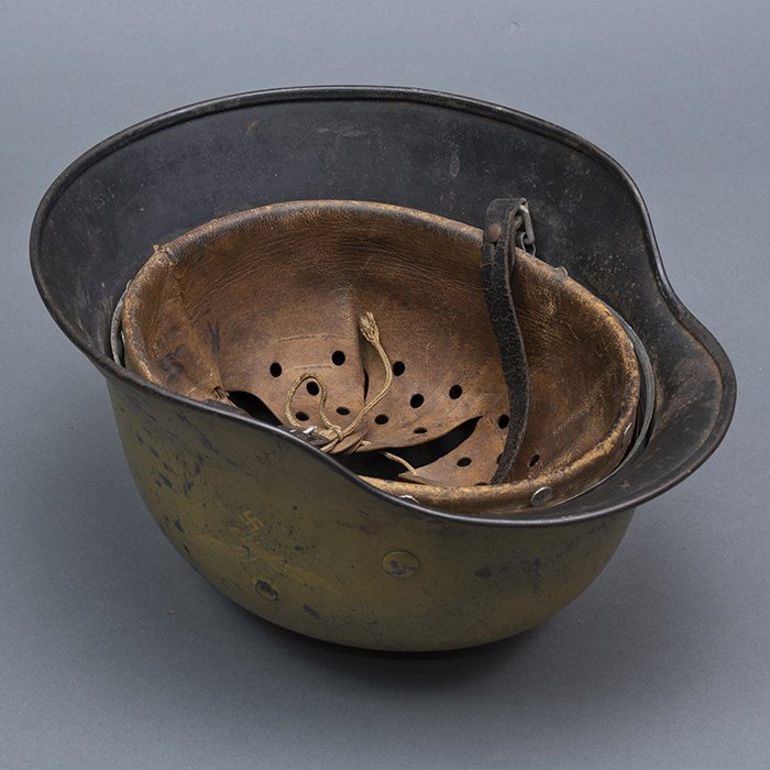 CHQ1 Luftwaffe M40 single decal tan camouflaged helmet — image 28