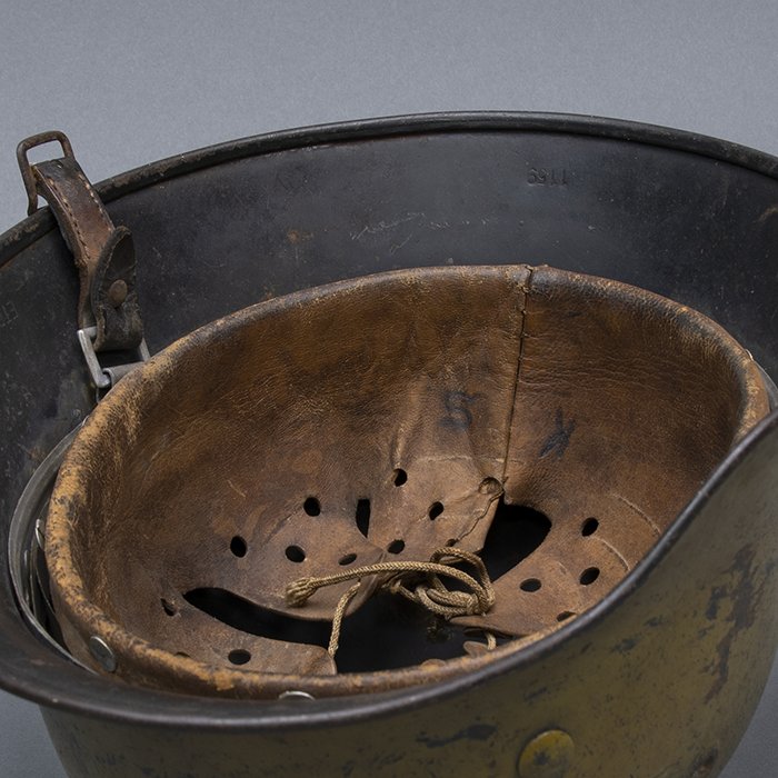 CHQ1 Luftwaffe M40 single decal tan camouflaged helmet — image 31